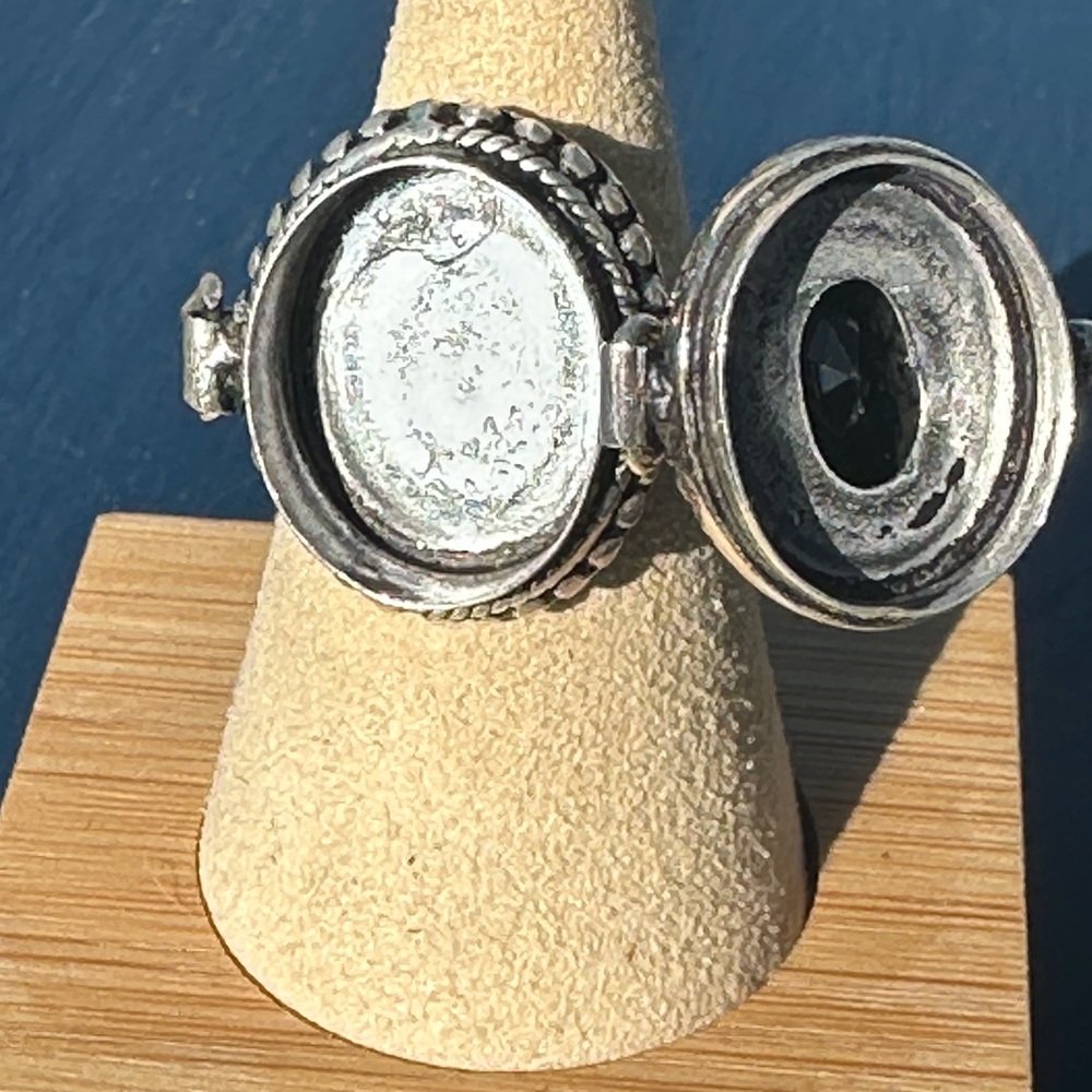 Poison Ring Green Crystal Size 10 - Picture 8 of 8